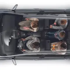 Vue aérienne d'un monospace 7 places, idéal pour les familles. Quel est le véhicule 7 places le plus fiable pour vos trajets ?