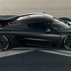 La Koenigsegg Jesko, une merveille d'ingénierie, prête à défier les limites de la vitesse max sur piste.
