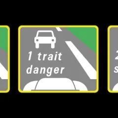 Panneaux routiers : "vérifiez votre distance de sécurité", "1 trait danger", "2 traits sécurité".