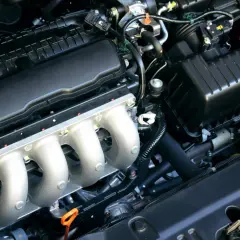 Moteur de voiture propre. Question : peut-on rouler avec un calculateur HS ? La réponse est non, le calculateur gère tout.