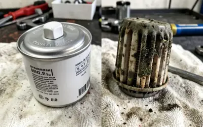 Comparaison d'un filtre à gasoil encrassé et d'un neuf. Le filtre usagé est couvert de saletés et de débris, tandis que le nouveau est propre et prêt à l'emploi.