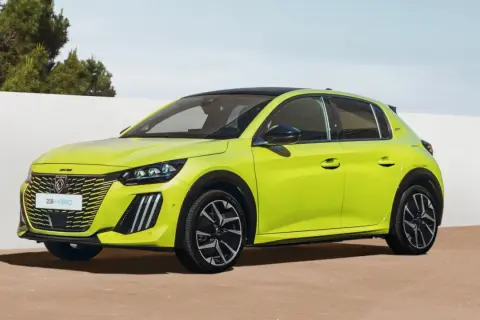 Une Peugeot 208 HYBRID verte éclatante, parfaite pour aller travailler avec style.
