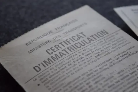 Certificat d'immatriculation français. L'inconvénient carte grise collection peut concerner les démarches administratives.