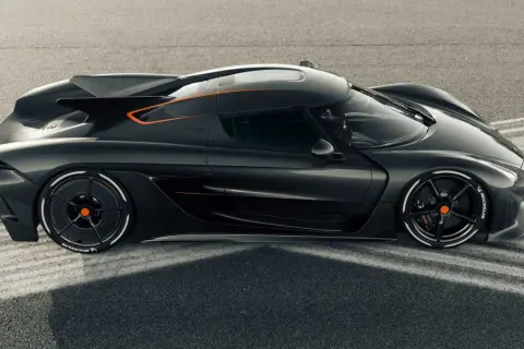 La Koenigsegg Jesko, une merveille d'ingénierie, prête à défier les limites de la vitesse max sur piste.