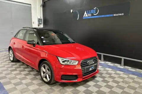 Audi A1 1.0 TFSI 95, une voiture réputée pour sa fiabilité. Cette citadine rouge vif avec toit noir est prête pour de nouvelles aventures.