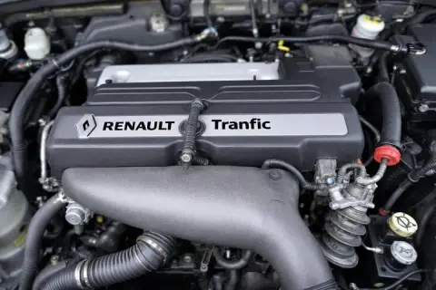 Moteur Renault Trafic 1.6 dCi 120, symbole de fiabilité et de performance pour vos trajets.