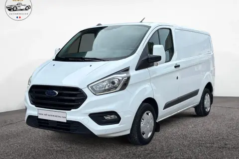 Avis Ford Transit Custom : ce fourgon blanc est prêt pour vos livraisons. Idéal pour les professionnels.