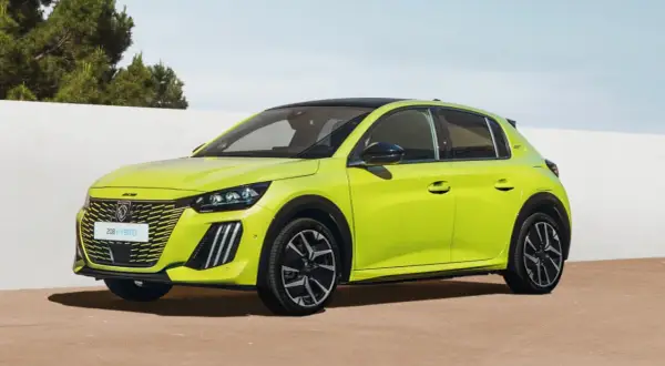 Une Peugeot 208 HYBRID verte éclatante, parfaite pour aller travailler avec style.