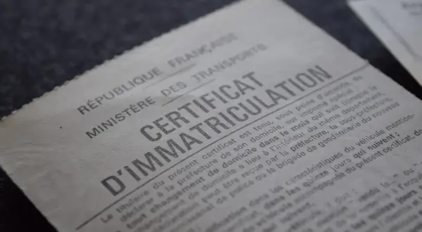 Certificat d'immatriculation français. L'inconvénient carte grise collection peut concerner les démarches administratives.
