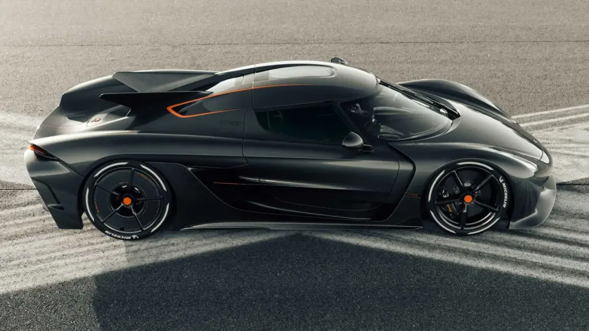 La Koenigsegg Jesko, une merveille d'ingénierie, prête à défier les limites de la vitesse max sur piste.