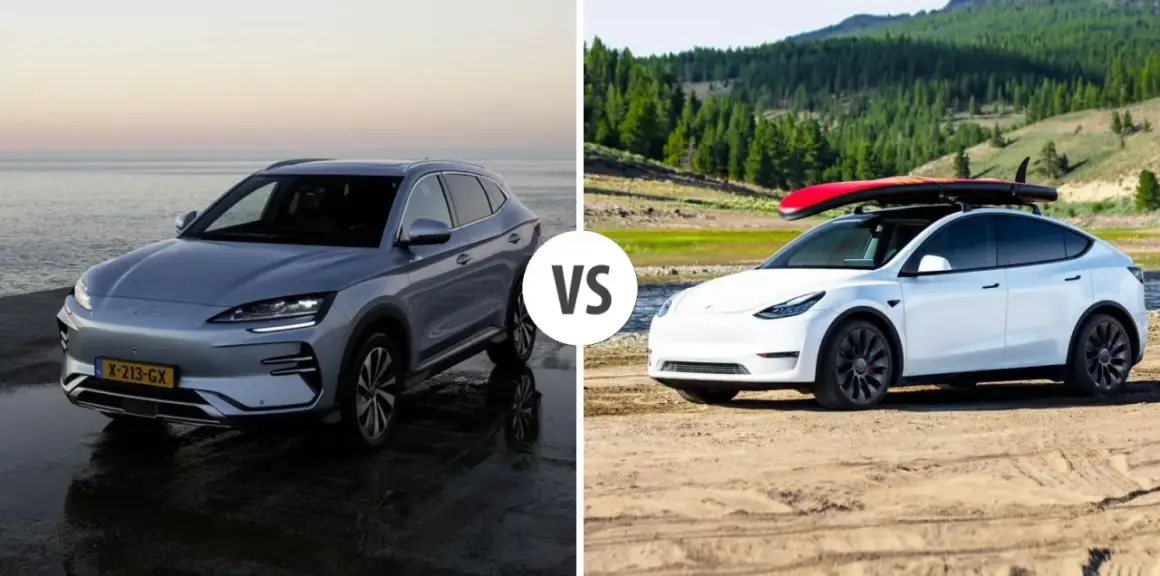 Comparaison : un SUV BYD gris près de l'eau, face à un SUV Tesla blanc prêt pour l'aventure avec un surf sur le toit.