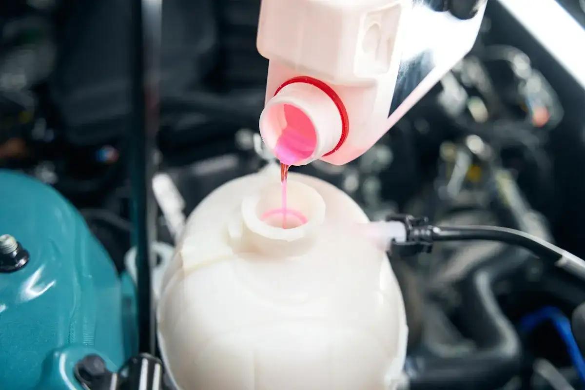Liquide G12, quelles voitures peuvent vraiment l’utiliser ?