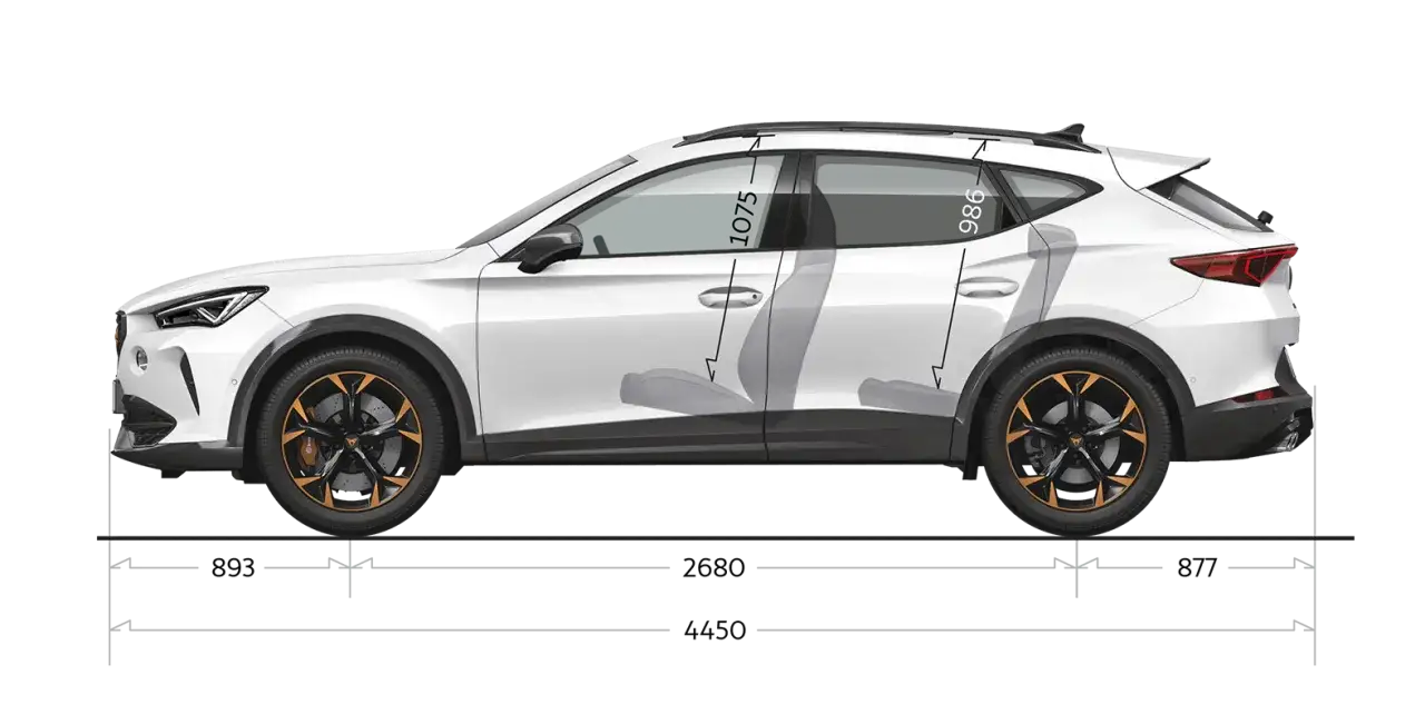 Vue latérale d'un Cupra Formentor blanc, montrant ses dimensions. Hauteur 1075 mm, 986 mm. Longueur totale 4450 mm.