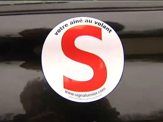 Disque S voiture senior - Vraie utilité et erreurs à éviter