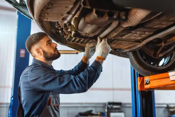 Embrayage bloqué en bas - causes, contrôles et prix