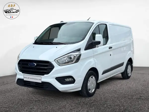 Avis Ford Transit Custom : ce fourgon blanc est prêt pour vos livraisons. Idéal pour les professionnels.